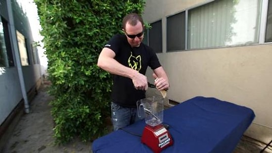 Blender'le iPhone 6 Plus Doğramak