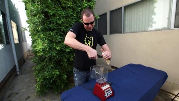 Blender'le iPhone 6 Plus Doğramak