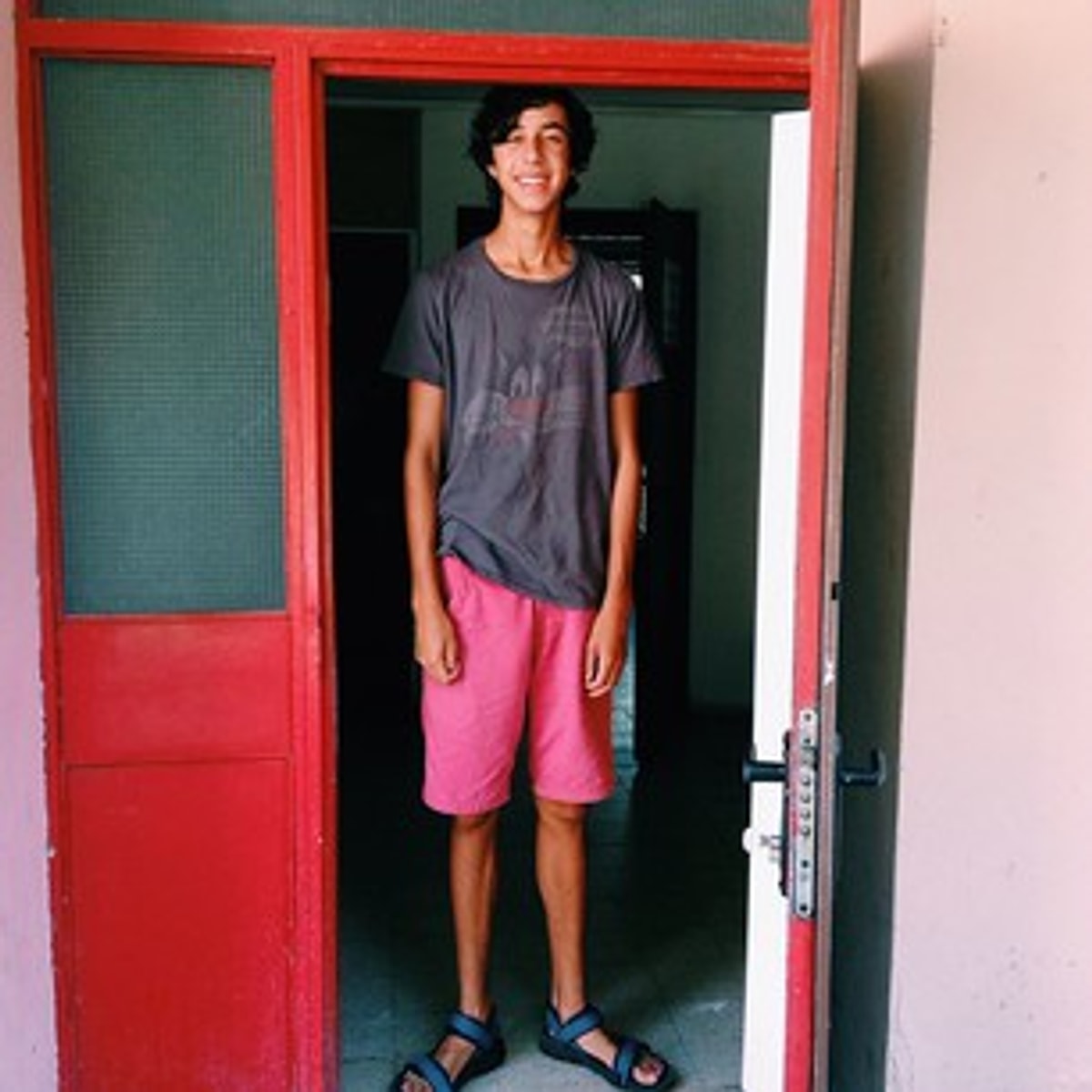 Питер динклэйдж хроники нарнии. Человек у которого низкий рост. Пара высоких людей. Рост карликов. Человек у которого низкий рост.