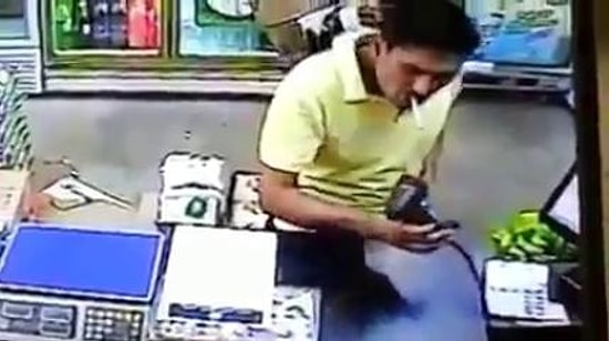 Barkod Okuyucu ile Sigara Yakmaya Çalışmak