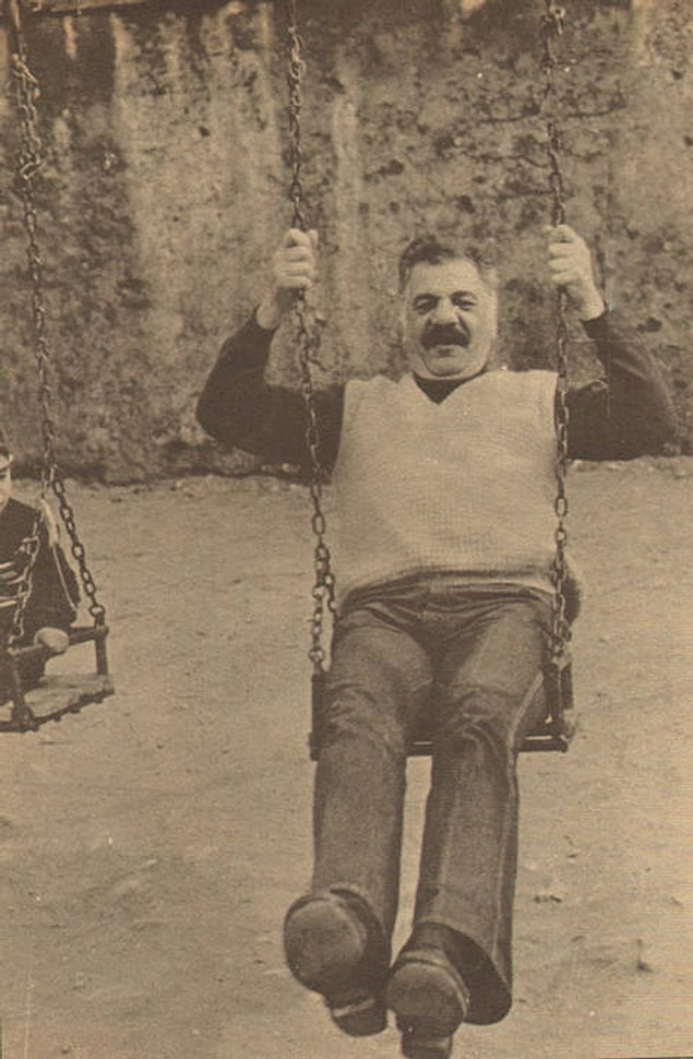 14. Erol Taş, Cankurtaran çocuk parkında eğlenirken.