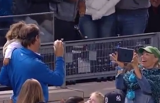 Beyzbol Topunu Yakalama Sevinci Kursağında Kalan Aile