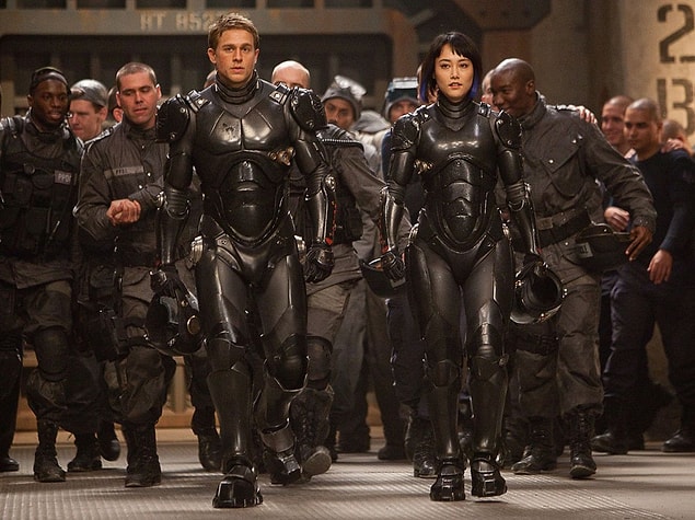 40. Pacific Rim / Pasifik Savaşı | IMDB: 7,1