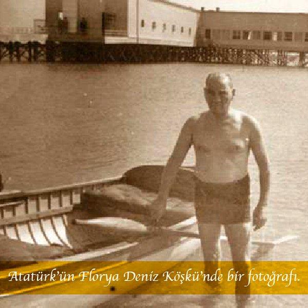 5) Atatürk’ün yazlarını geçirdiği Florya’daki Deniz Köşkü’nün önünde çekilmiş bir fotoğrafı…