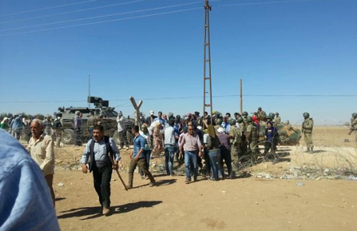 Yüzlerce Kişi Kobanê'ye Geçti