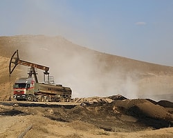 Suriye Petrolü Toprağa Akıyor