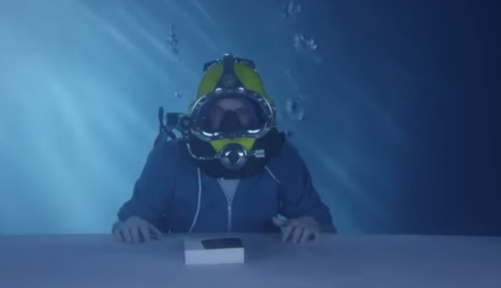 Su Altında Sony Xperia Z3'ün Kutu Açılımı