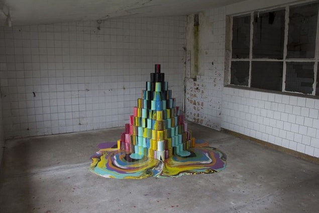 1. Londra'daki Slade School of Art okulundan mezun.