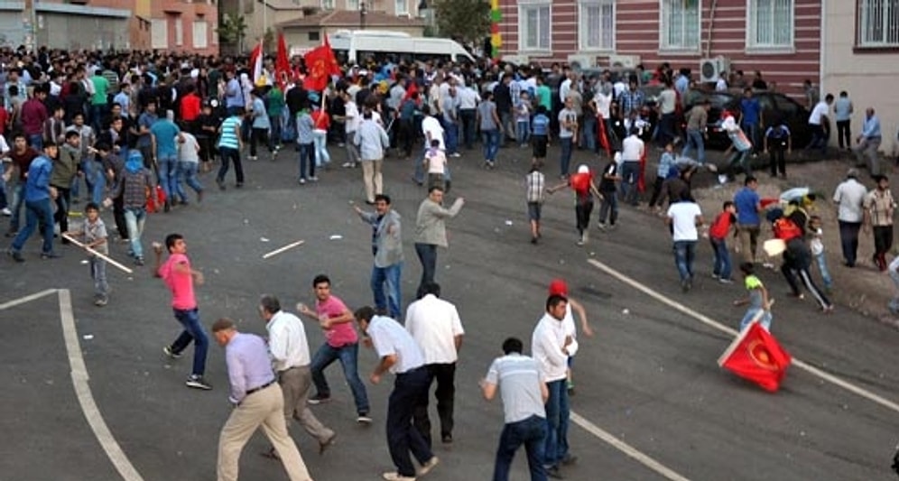 Diyarbakır'daki IŞİD Protestosunda Olaylar Çıktı