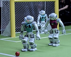 Robotlar Sahaya İndi