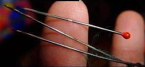 19. Прокалывать иглою ладонь и пальцы.