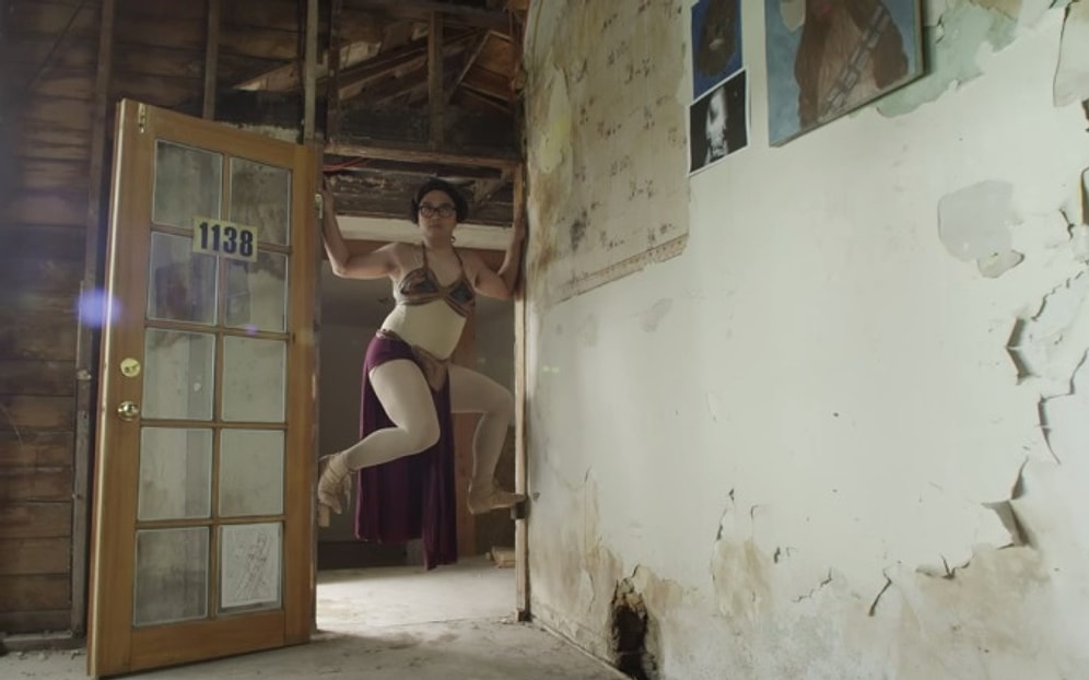 Sia'nın Chandelier Şarkısının Sözlerine ve Klibine yapılan Star Wars Parodisi