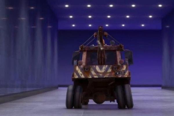 29. "Arabalar 2" filminde Mater'ın plakasında.
