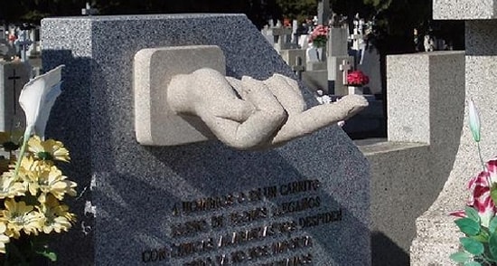 Kızgın Babadan Çocuklarına 'Manidar Mezar'