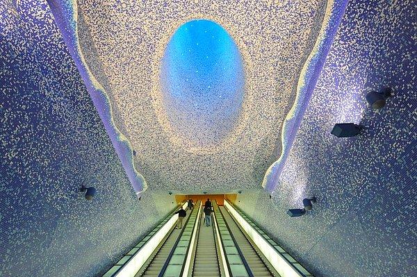 1. Napoli Metro İstasyonu, İtalya
