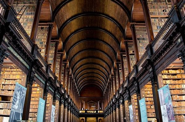10. Trinity Kolej Kütüphanesi, İrlanda