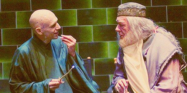 11. "Harry Potter"da Voldemort ve Dumbledore olması gerekenden daha samimiler.