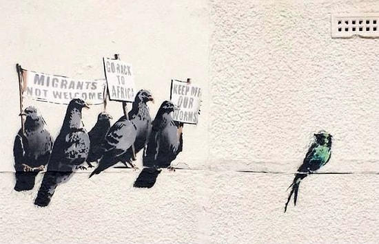 Banksy'nin Son Çalışması 'Irkçılık' Suçlamasıyla Duvardan Kazındı