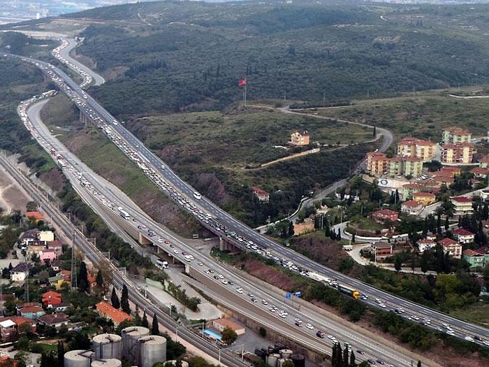 Tatil Trafiği Sabaha Kadar Sürdü, Yollar Adım Adım