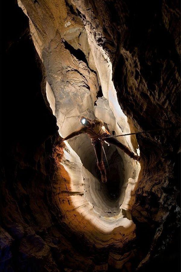 Mağara yıl boyunca pek çok mağarabilimci tarafından ziyaret  edilmektedir. Ekipler halinde dalış yapan ekipler en derine inme  rekorunu kırmaya çalışmaktadır...