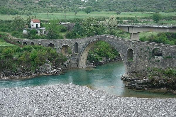 Mes Bridge, Arnavutluk