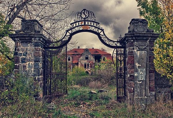 2. Terk edilmiş saray, Polonya