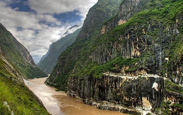 13. Tiger Leaping Gorge, Çin