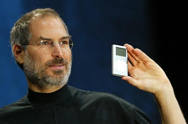 3. Steve Jobs ilk Ipod'u tanıtırken (2001)