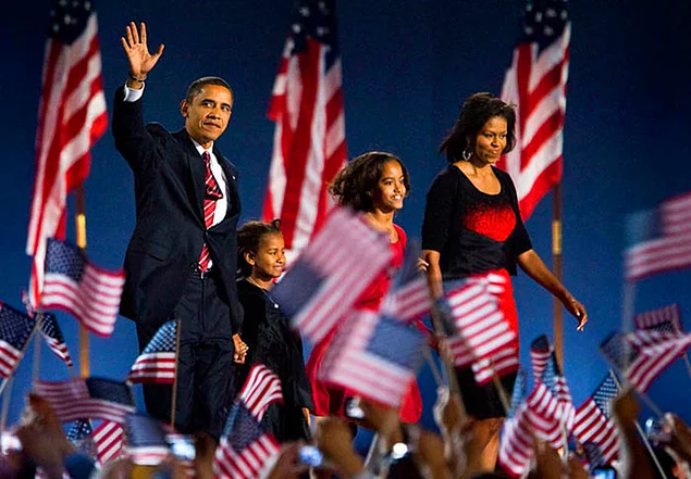 Amerika'nın ilk siyahi başkanı olan Barack Obama'nın seçimi kazandığı an. (2008)