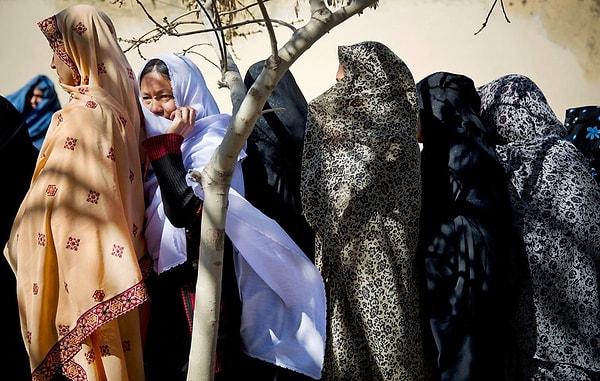 56. Afganistan'da kadınların oy verebildiği ilk seçim de 21. yüzyılda gerçekleşen toplumsal olaylardan birisiydi. (2014)