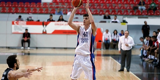 Anadolu Efes Farklı Kazandı