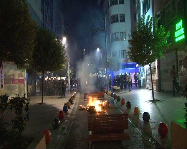 Kadıköy'de gösterici-polis çatışması akşam da sürdü.