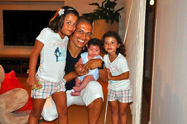 30. Alex de Souza, oğlu Felipe kızları Maria Eduarda ve Antonia