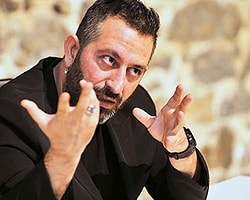Cem Yılmaz: 'Türkiye'de Kendimi Özgür Hissetmiyorum'