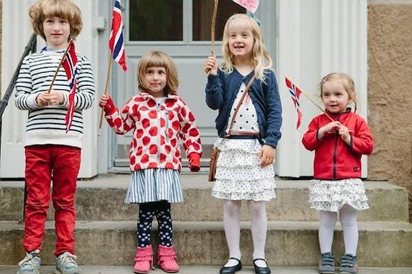 7. Norveç Araştırma Konseyi'ne göre çok iyi yönetilen bir çocuk bakım sistemleri var. Yani çocuğun ailesi güvenle o yere bırakıp, işinin başına dönebiliyor. Nine ve dedelerin torunlarına bakmasına gerek kalmıyor.
