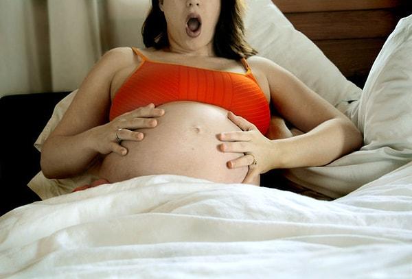 16. Hamileliğin son zamanlarında çok çişinin gelmesi bile doğuma sebep olabilir.