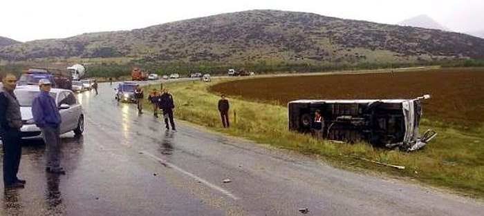 Maden İşçilerini Taşıyan Kamyonet Devrildi: 4 Ölü