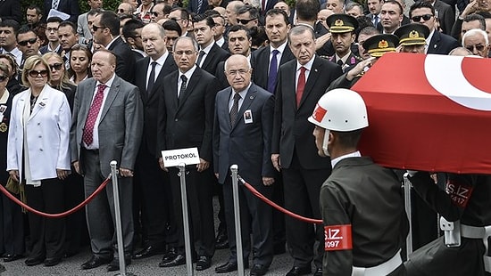 Devletin Zirvesi Doğan Güreş'in Cenazesindeydi