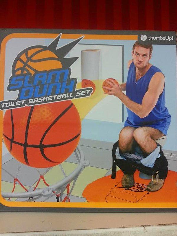 1. Tuvalette basketbol oynarsınız.