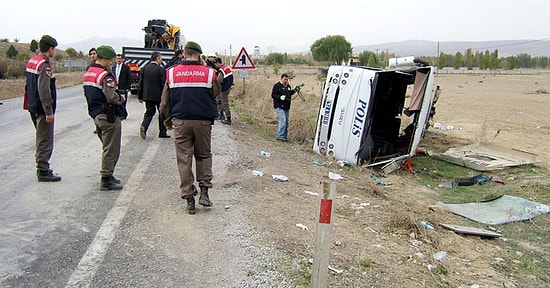 Konya'da Polis Otobüsü Devrildi: 23 Yaralı