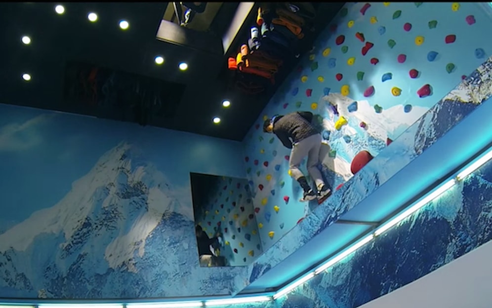 Alışveriş İçin Gittiğiniz Mağazada Zemin Birden Kaymaya Başlarsa?!