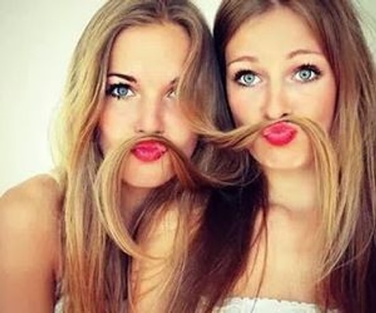 Kız Kardeşinin Aynı Zamanda En Yakın Arkadaşın Olduğunun 17 Kanıtı