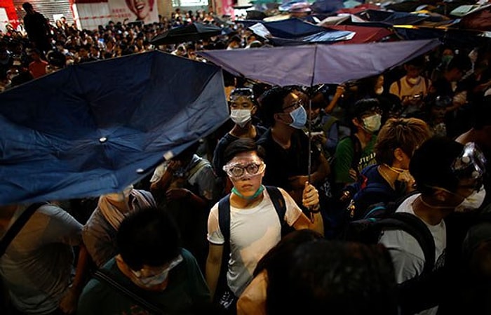 Hong Kong'da 9 Bin Kişi Yeniden Sokaklarda