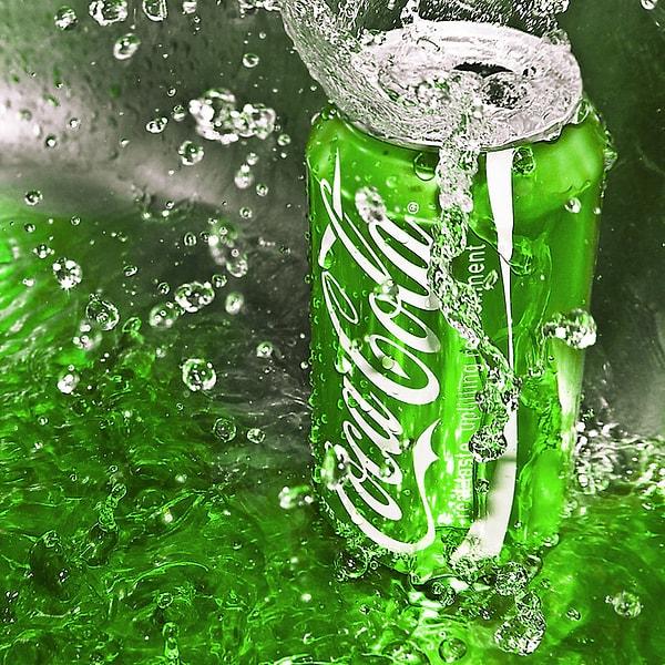 1. Coca Cola'da renklendirici kullanılıyor; gerçek rengi ise yeşil.