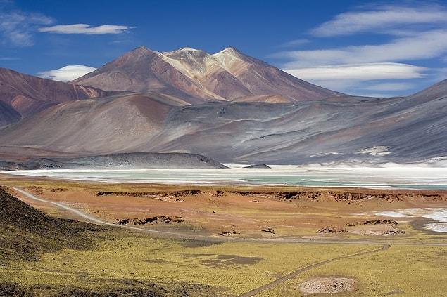 25. Şili'deki Atacama Çölü'ne bugüne dek hiç yağmur yağmamış.