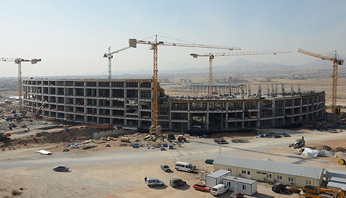 Antalya'daki Stadyum İnşaatında 1 İşçi Hayatını Kaybetti