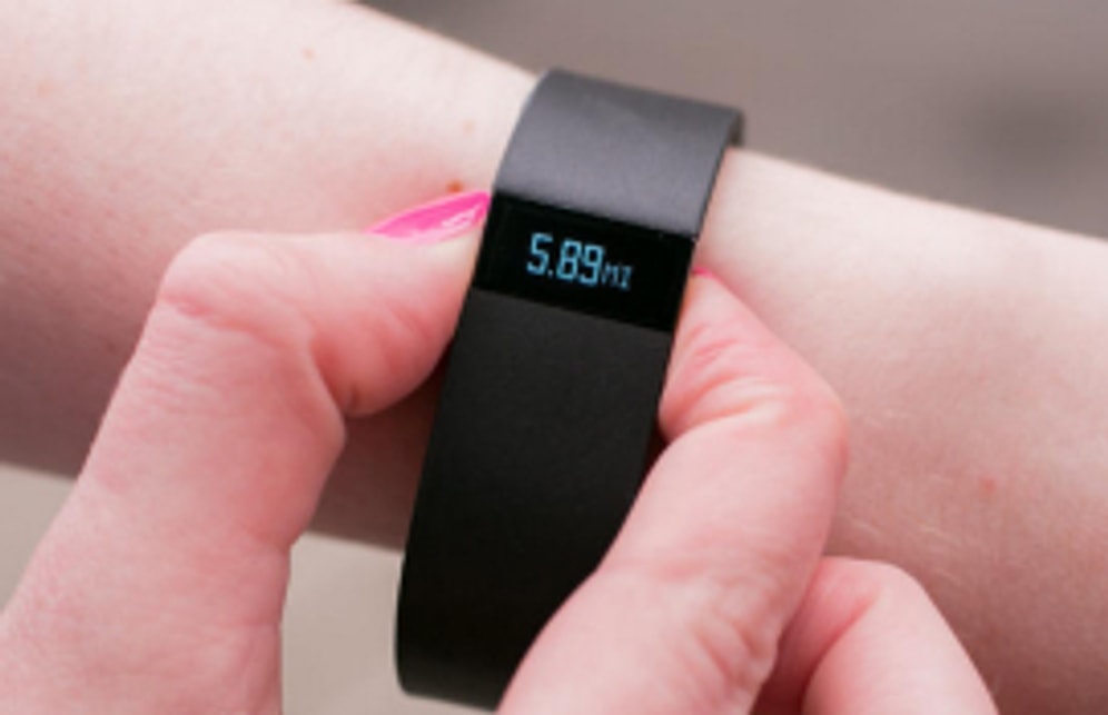 Fitbit Akıllı Saat Yarışına “Süper Saati” Surge ile Katılıyor