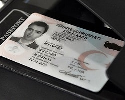 Yeni çipli kimlik kartlarının aralık ayından itibaren vatandaşlara 18 TL karşılığında dağıtılmaya başlanacak olması, 76 milyon vatandaştan toplanacak 1 milyar 368 milyon TL’lik meblağın ne yapılacağı sorusunu gündeme getirdi.