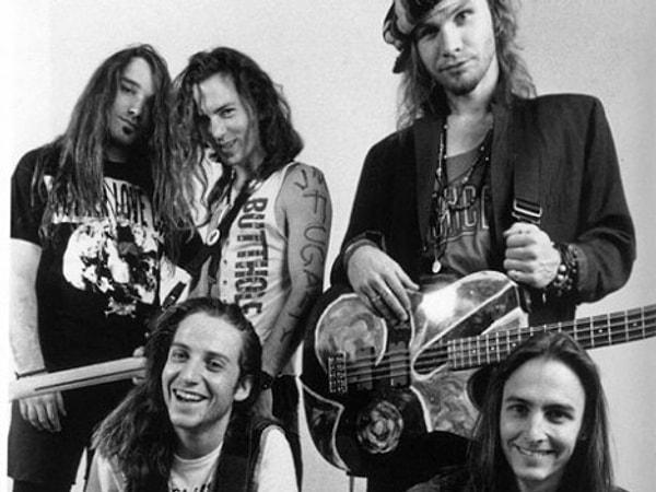 7. Pearl Jam'e bok atmak ve 'Nirvana'nın yanına yaklaşamaz' yorumlarında bulunmak