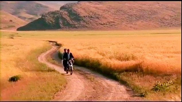 20. The Wind Will Carry Us / Rüzgar Bizi Götürecek | IMDB: 7,6 (1999)